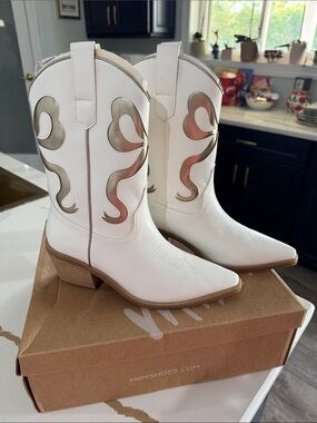 White Western Cowboy Boots with Gold Metallic Bow Accent